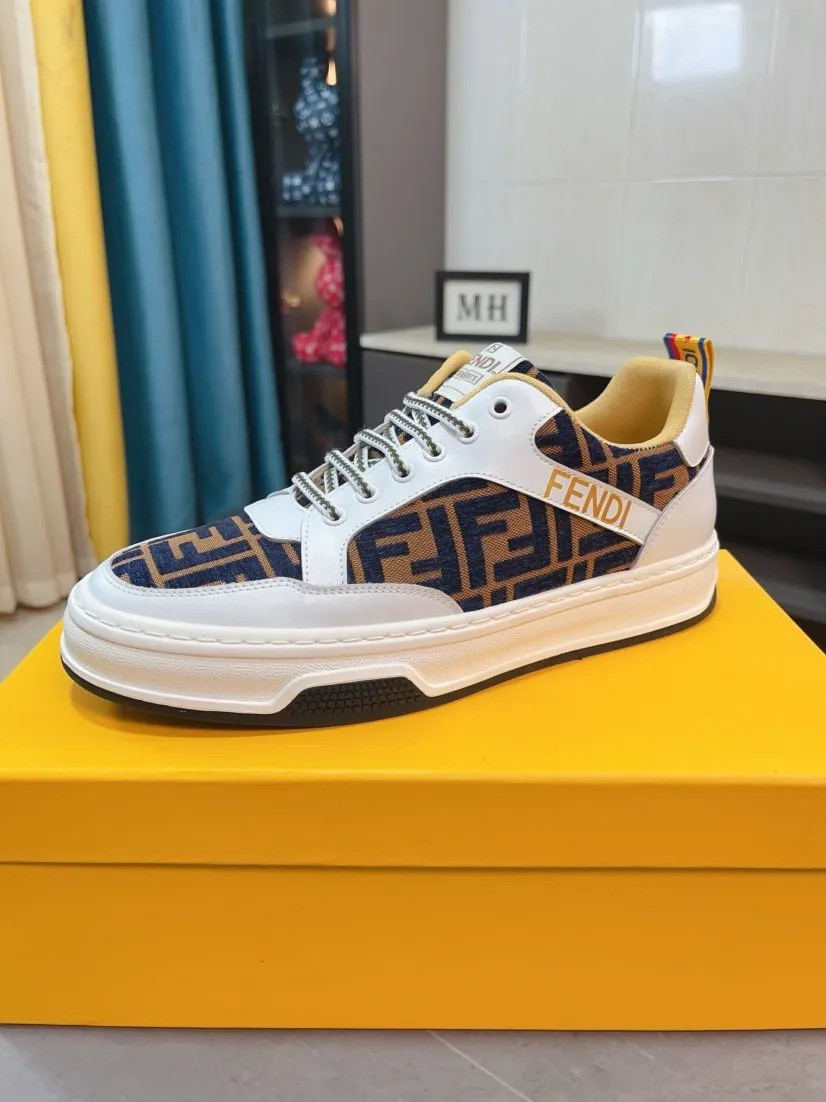 Men's shoes 💰400🌹🌹[FENDI] Fendi's classic and comfortable men's shoes, this complex sneaker is made of soft calfskin➕genuine leather lining➕original ultra-light rubber material with rough outsole. This unique light style is suitable for the casual and refined sensibility of this season. It is comfortable and natural on the feet. It is an everyday style for casual travel in autumn and winter! 38/44
